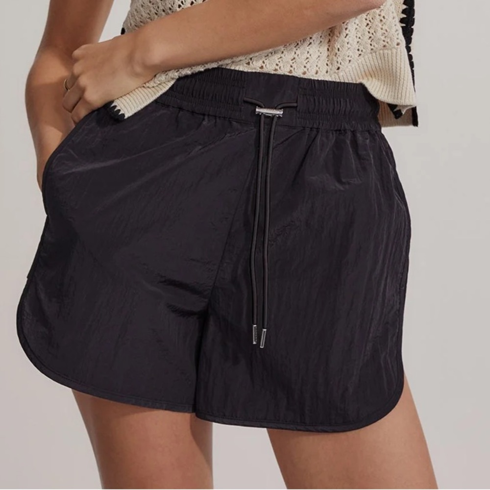 NWT Varley Harmon High-Rise Short 4” - Black